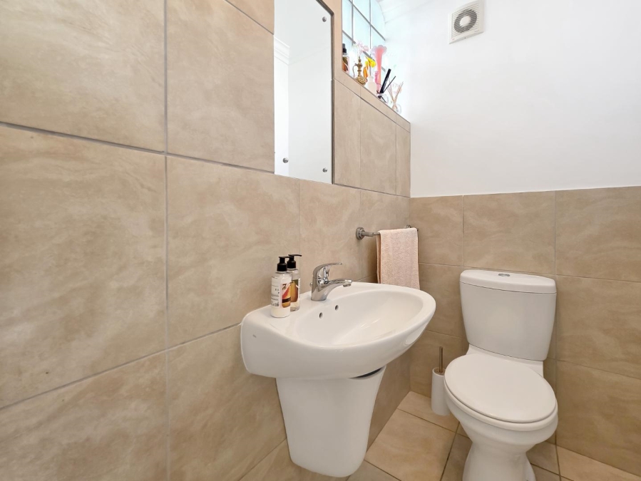 3 Bedroom Property for Sale in Sea Point Western Cape